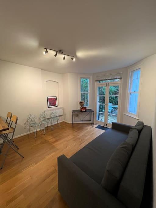 Lovely 1 Bedroom Apartment In West Kensington Londra Dış mekan fotoğraf