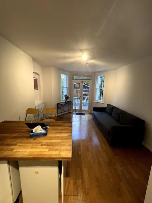 Lovely 1 Bedroom Apartment In West Kensington Londra Dış mekan fotoğraf